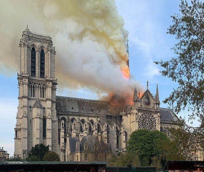 Wybuch pożaru w katedrze Notre-Dame w Paryżu