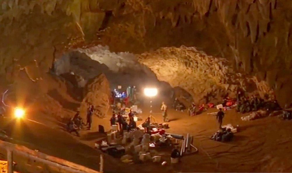 Uratowanie 12 chłopców i ich trenera z jaskini Tham Luang