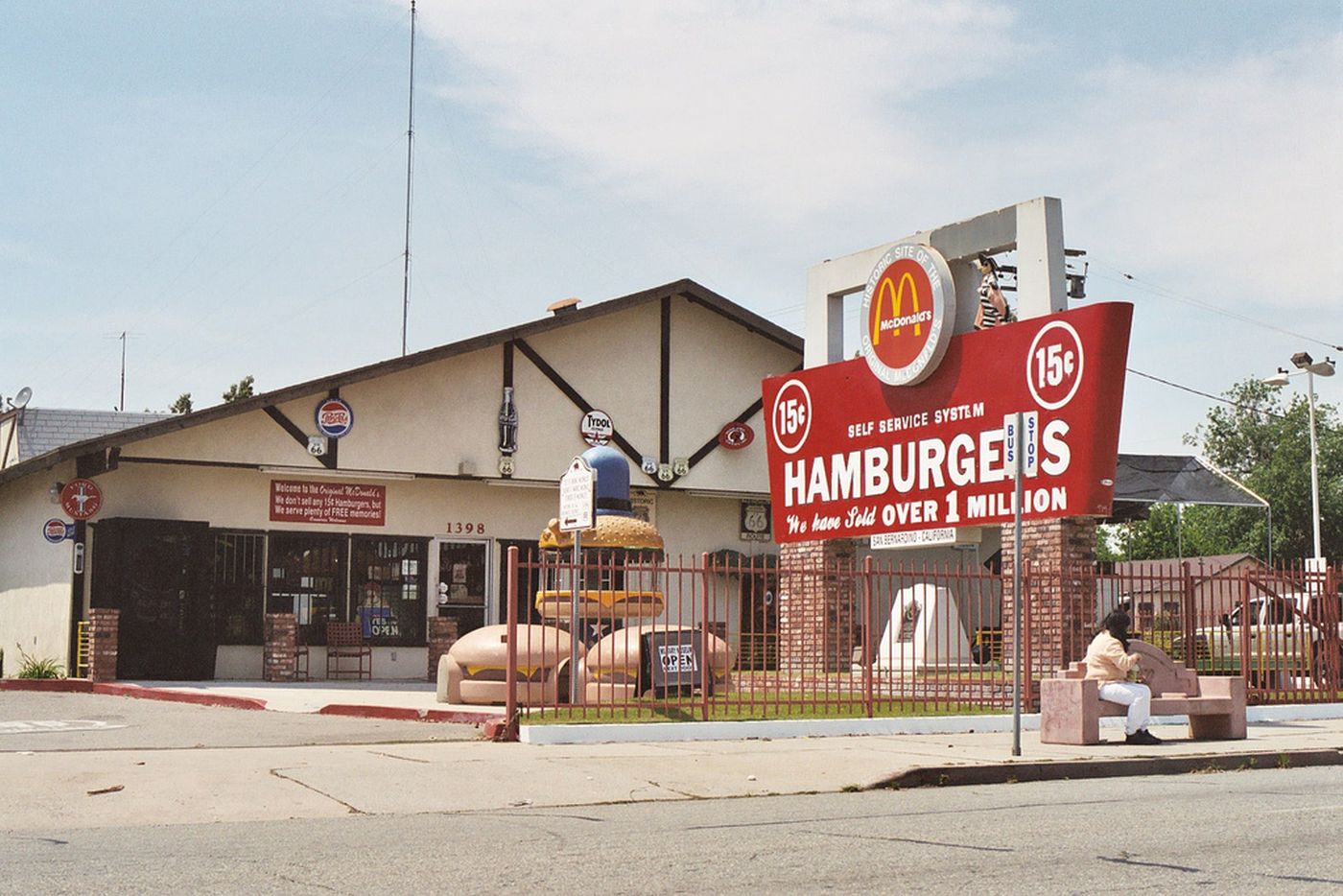 otwarcie pierwszej restauracji McDonald’s